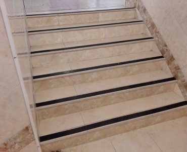 åR ترمز پله لاستیکی